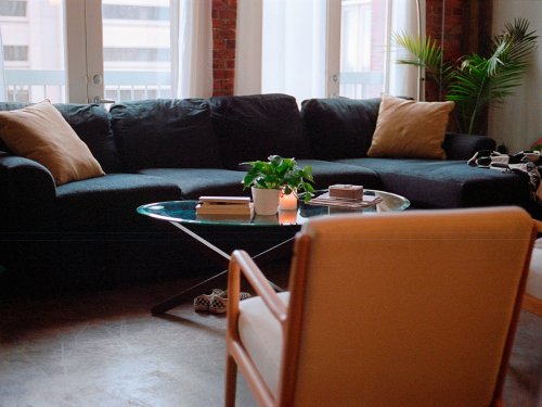 Jak stworzyć komfortowy kącik wypoczynkowy w salonie?